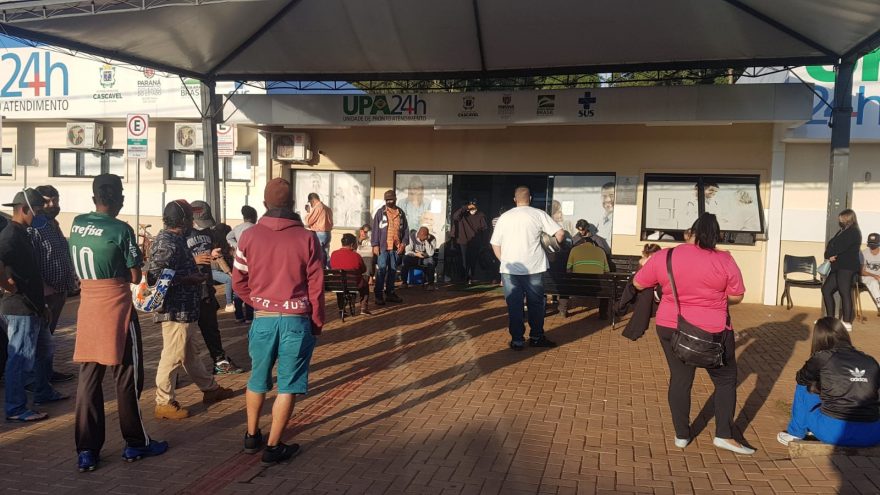 Com UPAs lotadas, moradores reclamam de demora e servidores denunciam falta de insumos para atendimento