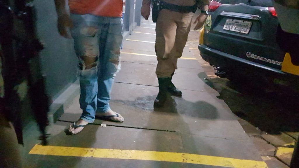 Homem é detido com mandado em aberto por tráfico de drogas