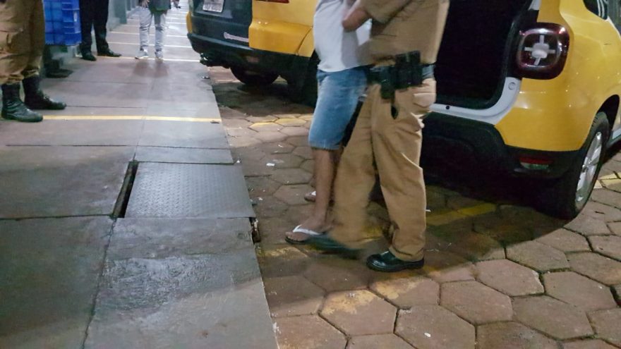 Após agredir seu filho, um jovem autista, homem é detido
