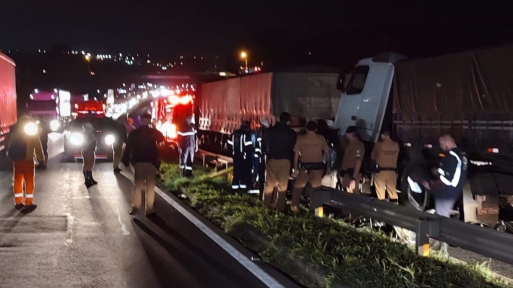 Gravíssimo acidente deixa dois homens mortos na BR-376