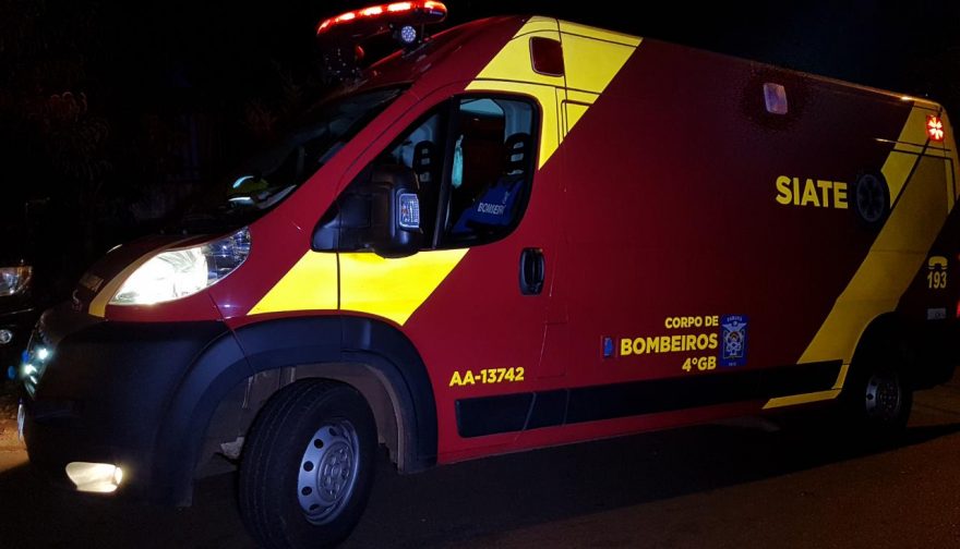 Rapaz em crise convulsiva é socorrido pelo Siate no Bairro Santa Cruz