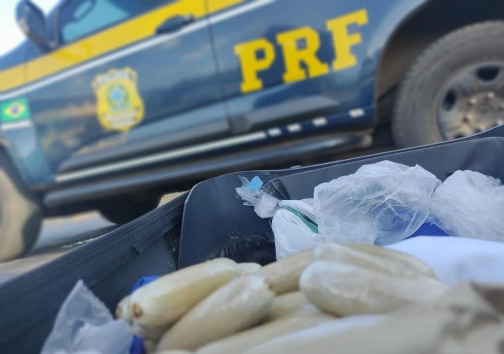PRF prende passageiro de ônibus com 775 gramas de crack em Três Lagoas (MS)