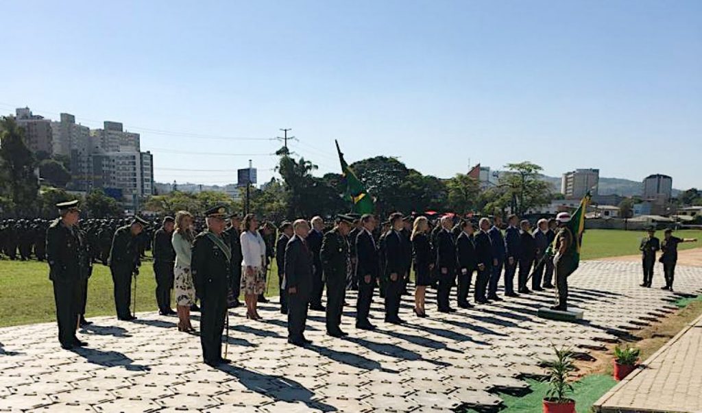 Desembargadores recebem homenagem do Exército Brasileiro