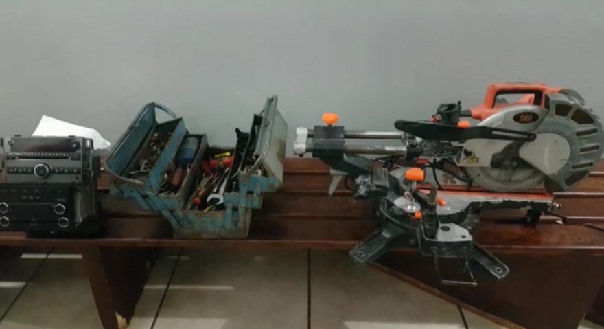 Em posse de itens provenientes de furto, PM tenta encontrar proprietários