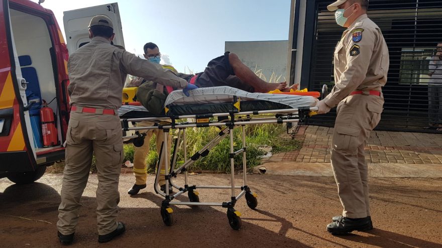 Idoso ferido recebe atendimentos no Bairro Esmeralda