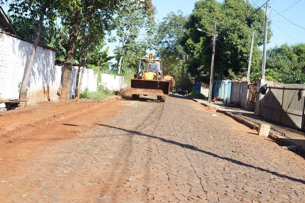 Prefeitura faz pavimentação em vias da região Norte
