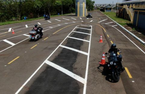 Imagem referente a Curso da CMTU para motociclistas atende jovens do Tiro de Guerra