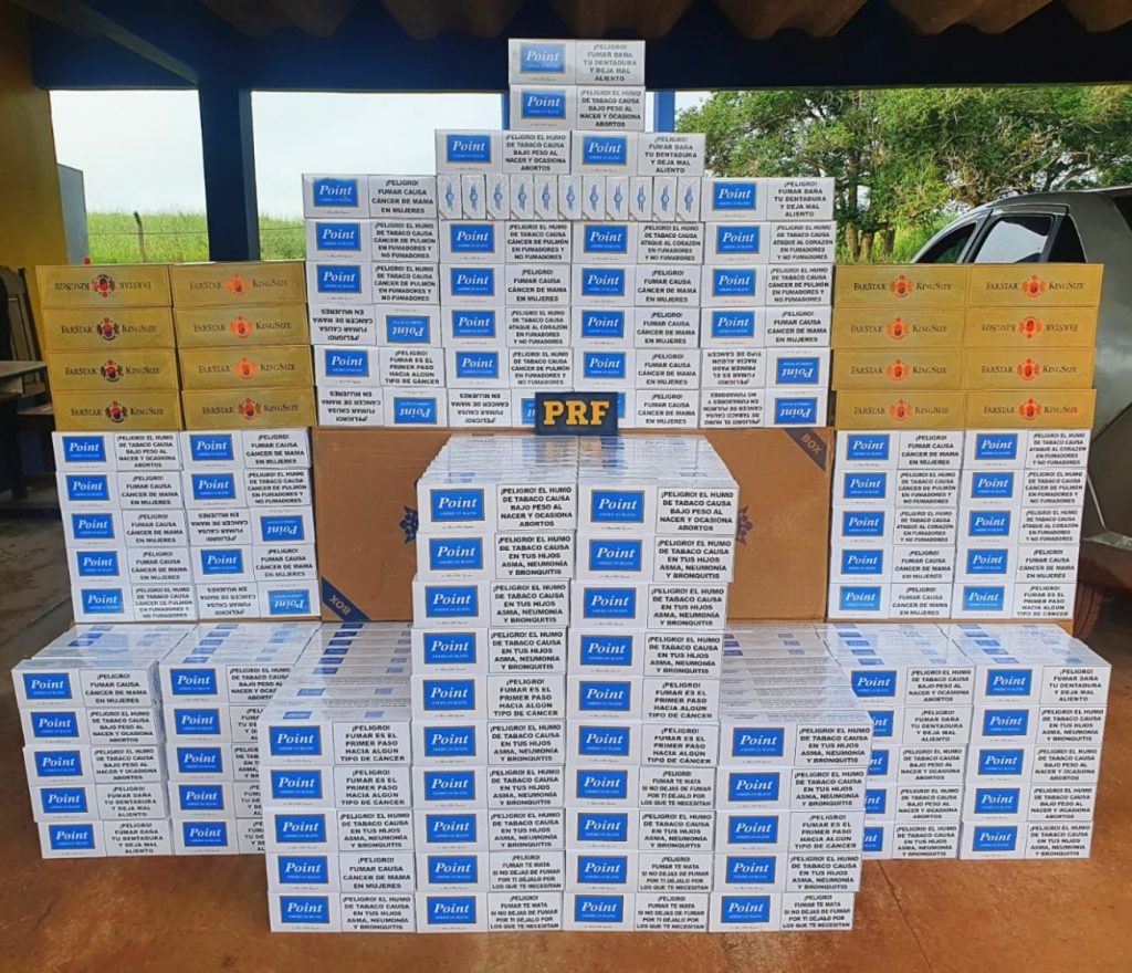 PRF apreende mais de 10.000 maços de cigarros contrabandeados em Senador Guiomard