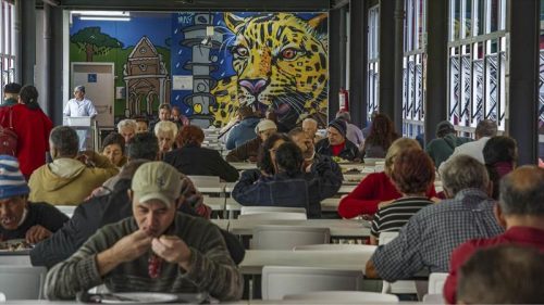 Curitiba – Arte mural leva cor ao Restaurante Popular da Matriz e agrada frequentadores Imagem referente a Curitiba – Arte mural leva cor ao Restaurante Popular da Matriz e agrada frequentadores