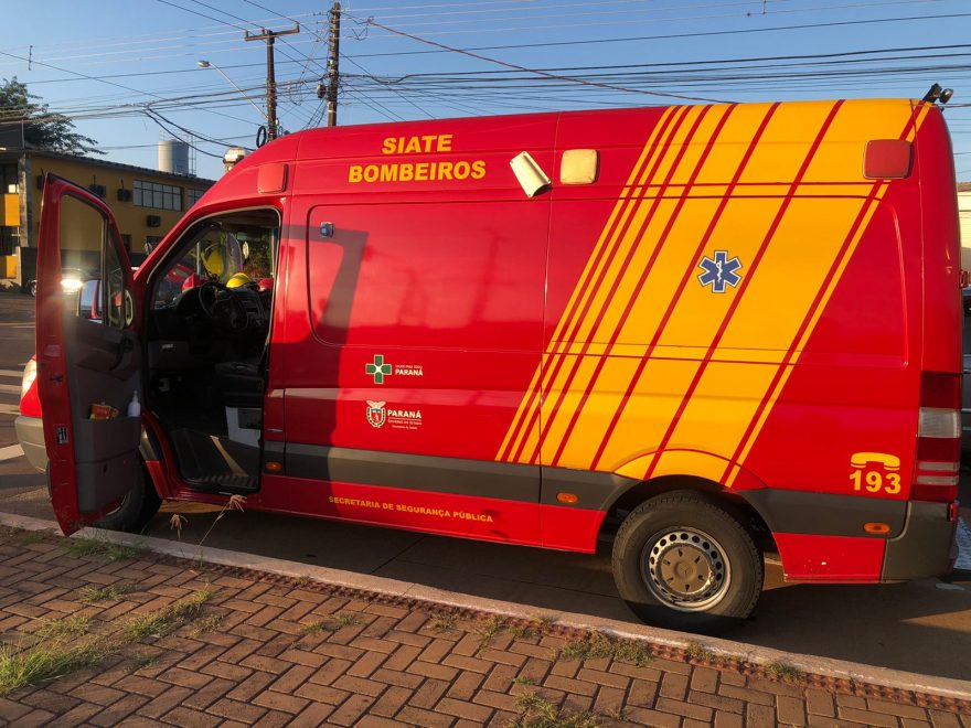 Voltando do supermercado, idoso de 89 anos fica ferido ao cair na calçada