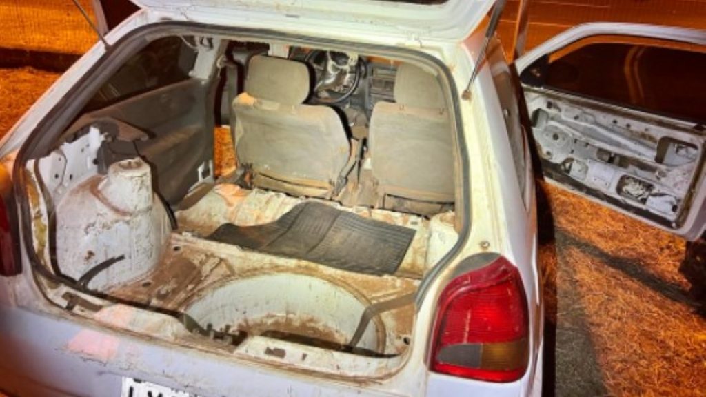 Veículo com mais 60 mil reais em débito é apreendido