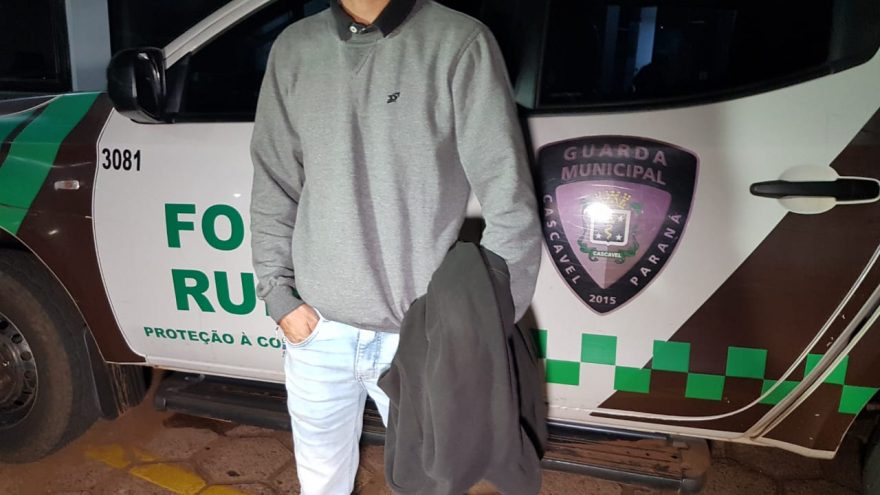 “Passa o dinheiro, senão eu corto a garganta do cara”; proprietário relata angústia após ladrão apontar faca para cliente em Rio do Salto