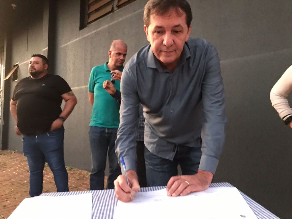 Prefeito assina ordem de serviço para pavimentação no Jardim Patriarca