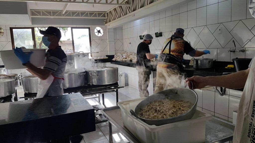 Ocorre hoje os trabalhos voltados ao pré-cozimento da buchada no Seminário São José