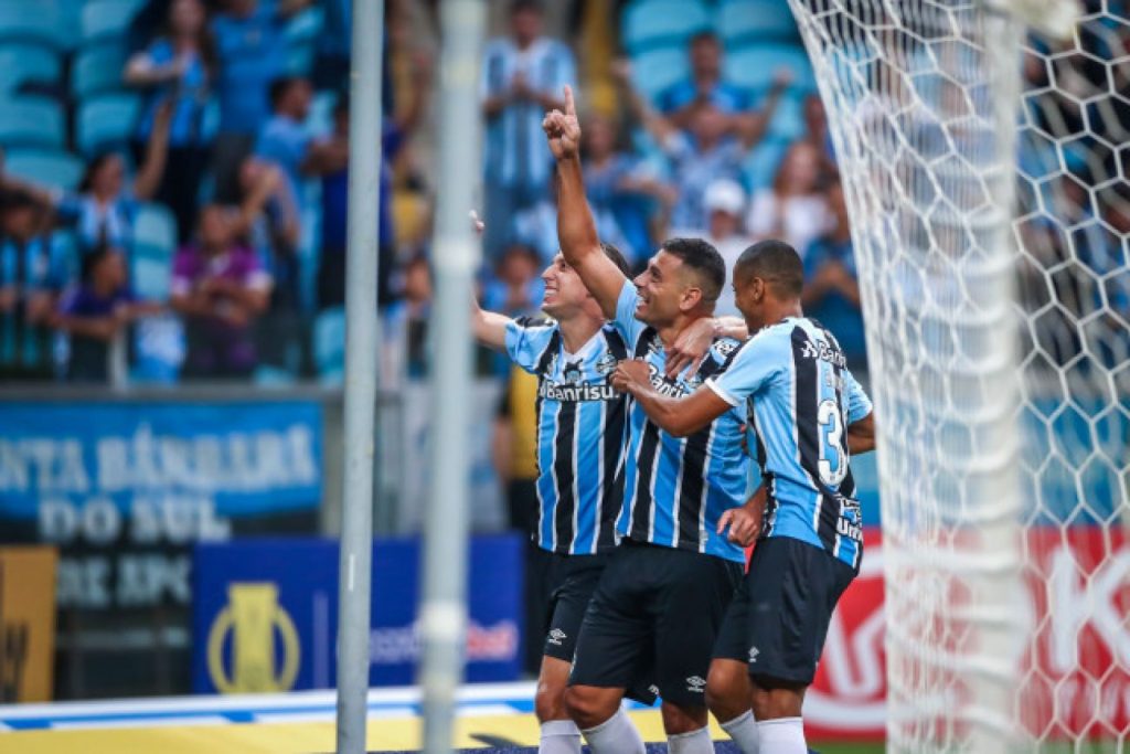 Com gols de Diego Souza, Grêmio vence o Guarani por 3 a 1 na Arena 