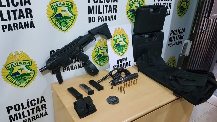 Trabalho entre P2 e Choque tira de circulação duas armas de fogo e acessórios que transformam armas em submetralhadoras