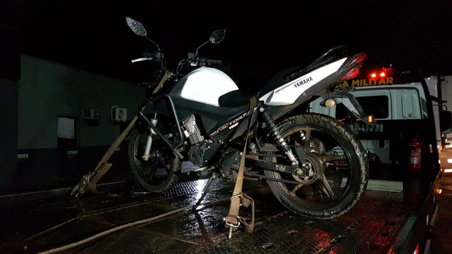 Moto roubada de entregador é recuperada pela Rocam no Bairro Santa Felicidade