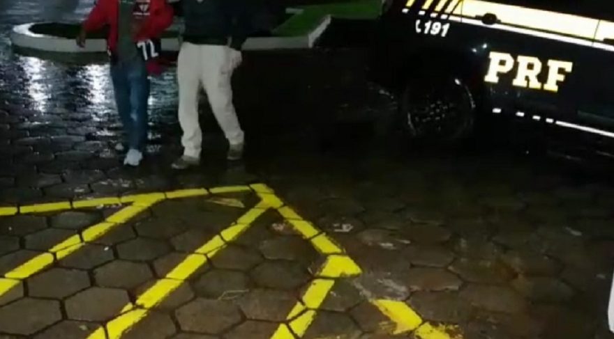 Comemorando aniversário, homem se envolve em acidente na BR-277 e é preso por embriaguez após ganhar alta na UPA