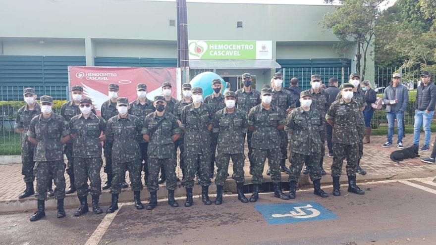 Atiradores do Exército de Assis Chateaubriand realizam doação de sangue no Hemocentro