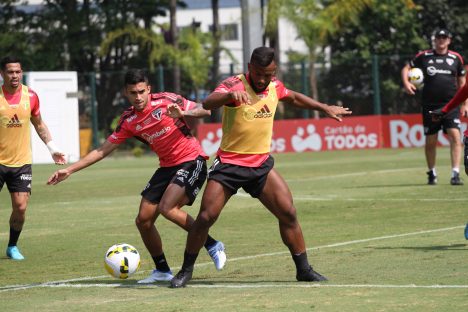 Com todo o grupo, Tricolor encerra ajustes para duelo com o RB Bragantino Imagem referente a Com todo o grupo, Tricolor encerra ajustes para duelo com o RB Bragantino