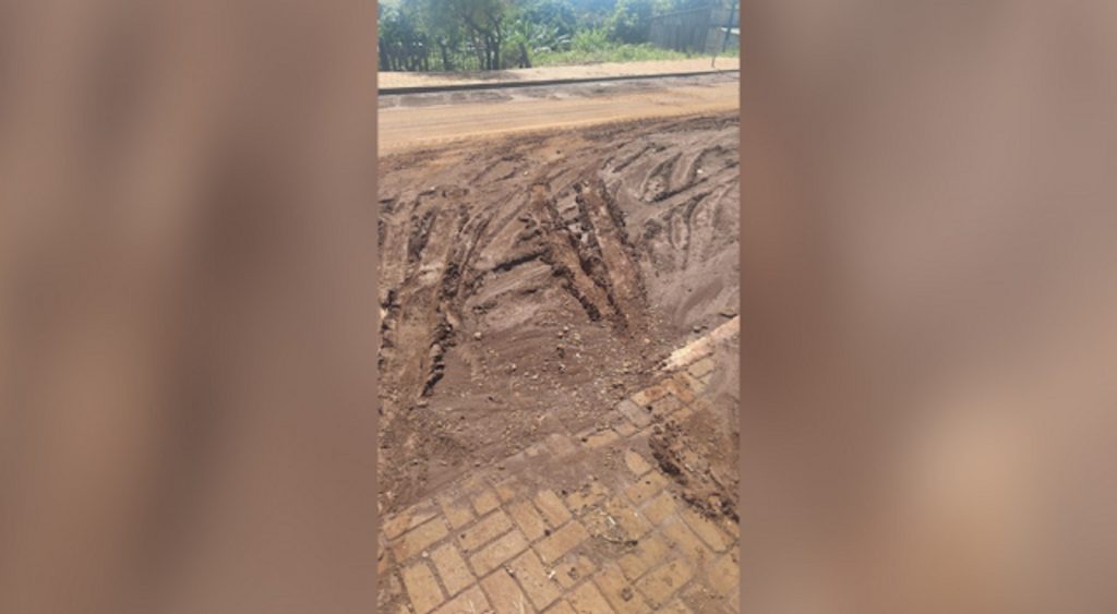 Quando chove é barro, quando tem sol é poeira! Moradores de Juvinópolis reclamam das condições de algumas vias Quando chove é barro, quando tem sol é poeira! Moradores de Juvinópolis reclamam das condições de algumas vias