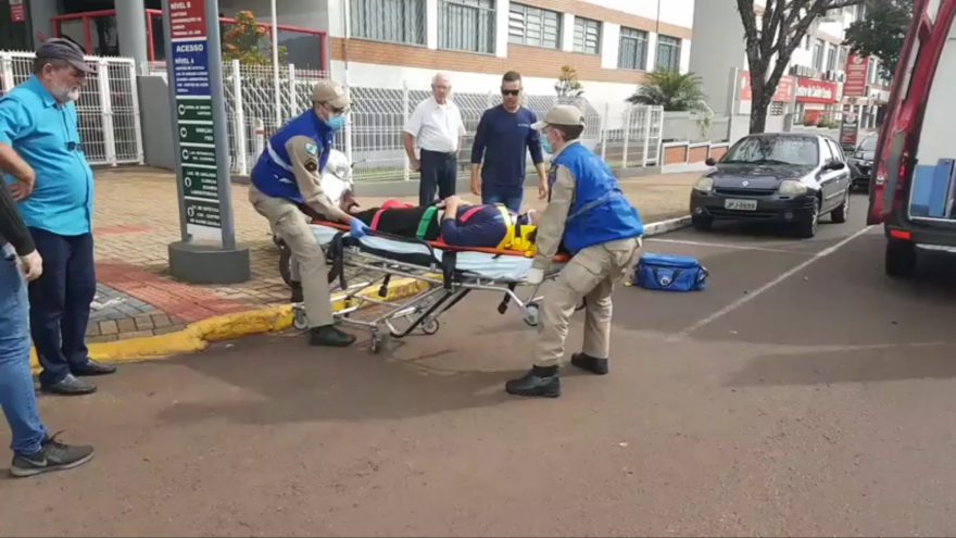 Jovem de 21 anos fica ferido após acidente na Rua Fortaleza, no Centro