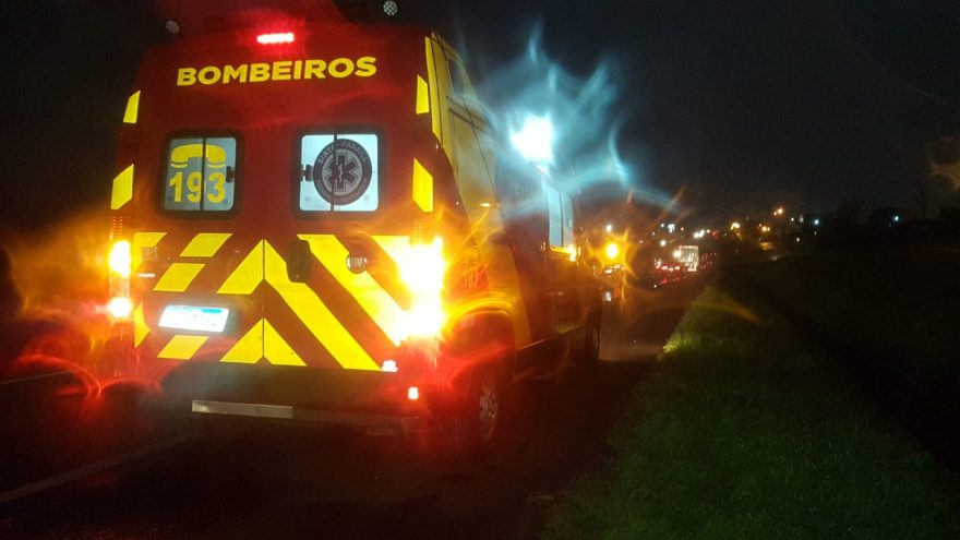 Jovem fica ferido ao cair de moto depois desviar de cachorro na BR-277