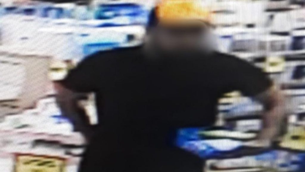 Dois homens roubam cerca de R$ 2 mil em farmácia no Centro