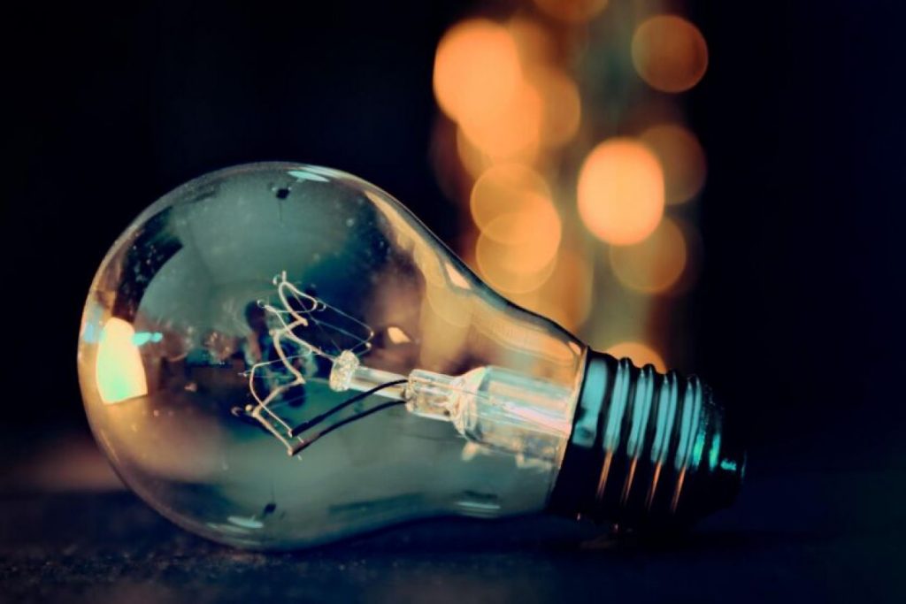 Fortes chuvas no estado, deixam centenas de moradores sem energia elétrica, afirma Copel Fortes chuvas no estado, deixam centenas de moradores sem energia elétrica, afirma Copel