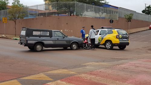 Colisão entre carro e moto deixa via interditada e trânsito lento no Santa Cruz