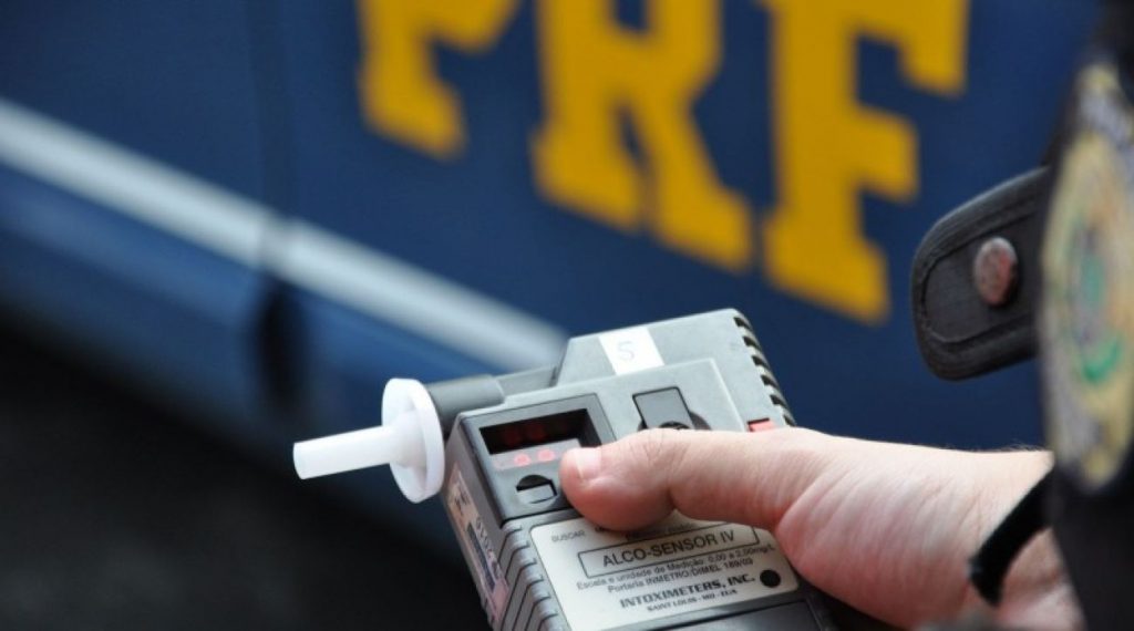 PRF flagra na mesma ocorrência caso de embriaguez ao volante, carro com indícios de adulteração veicular e condutor inabilitado, em Seabra (BA)