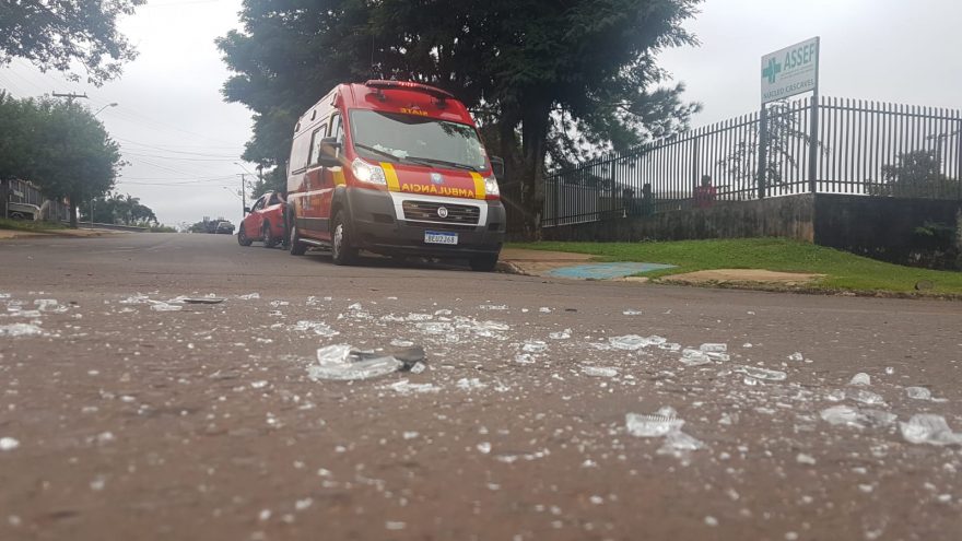 Mulher fica ferida em colisão entre moto e Saveiro no Bairro Universitário