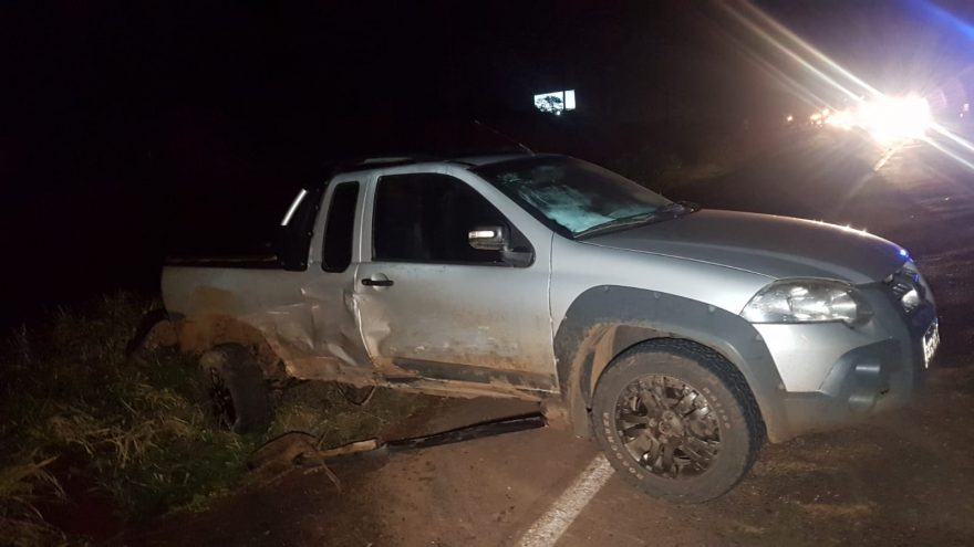 Três veículos se envolvem em colisão na BR-277, em frente à Ferroeste