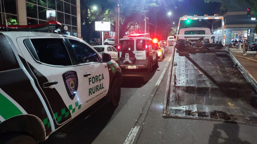 Operação bloqueio segue durante a madrugada em novo ponto, desta vez na Rua Paraná