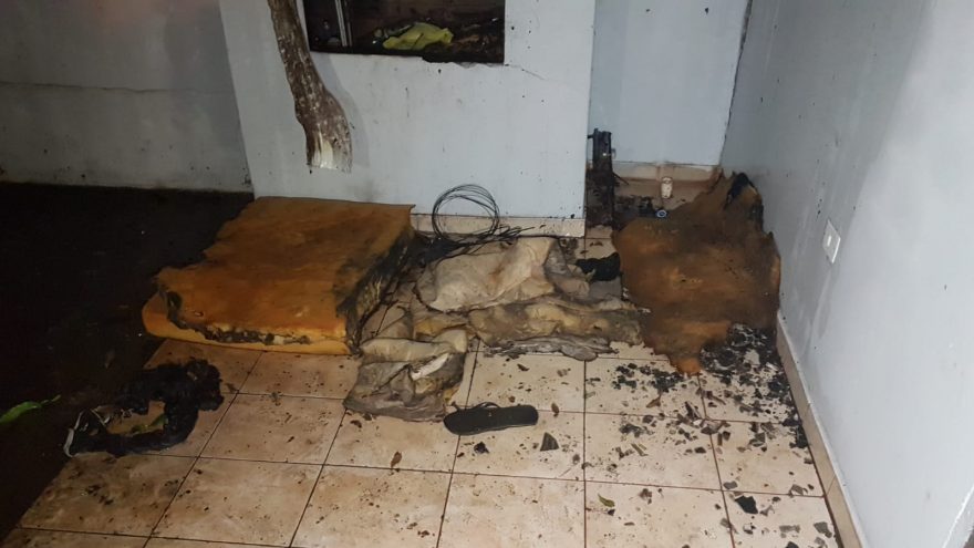 Casa é incendiada no Bairro Periolo, em Cascavel; há suspeita de incêndio criminoso