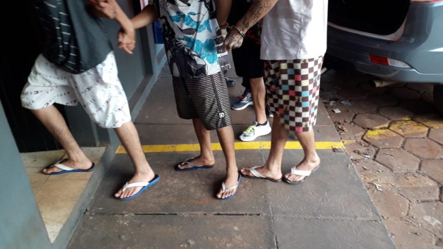 Quatro pessoas são detidas e um menor de idade apreendido no Bairro Gralha Azul em Cascavel