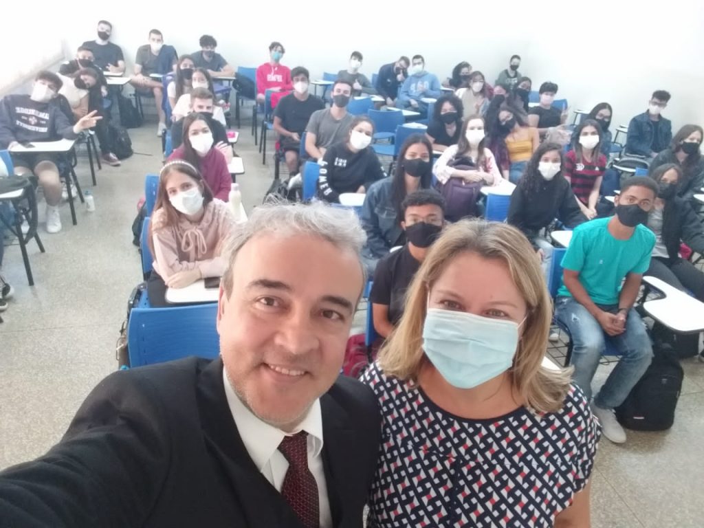 Alunos da UFMS participam de aula de História do Direito com Delegado da Polícia Civil