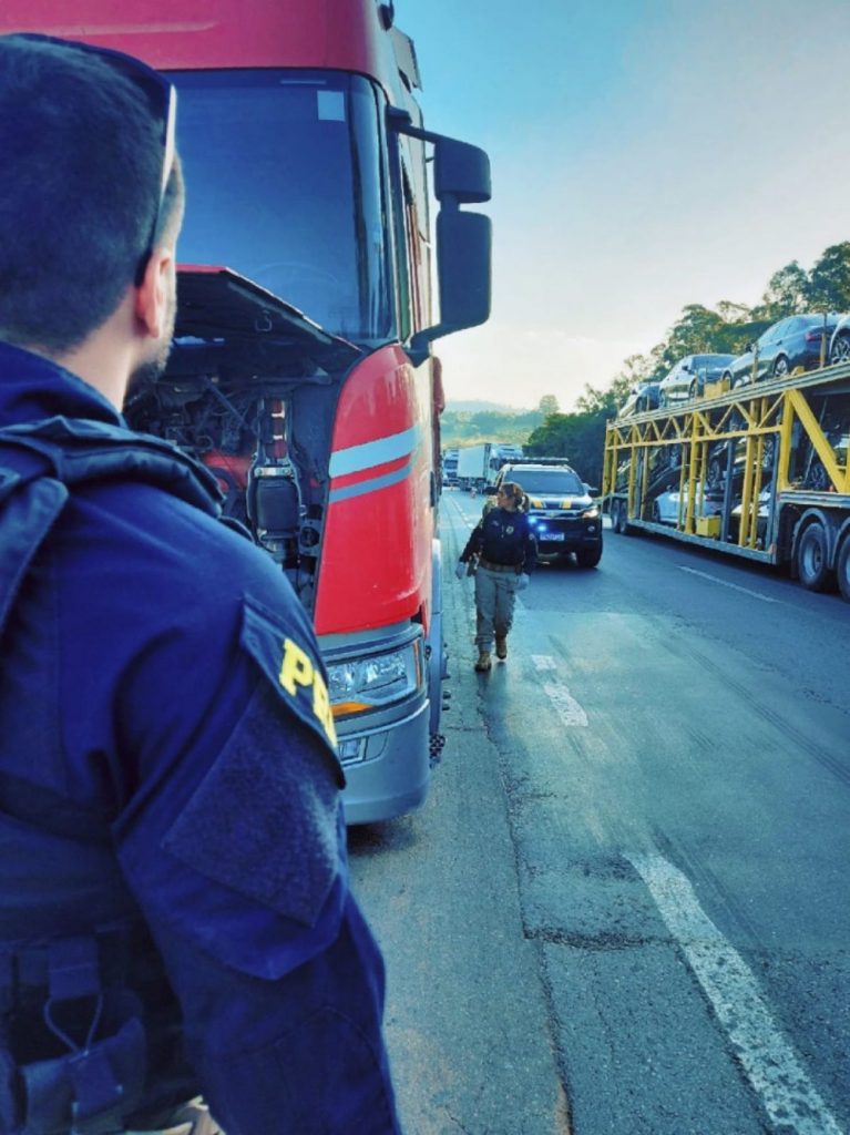 PRF prende motorista após perseguição na Fernão Dias em São Paulo