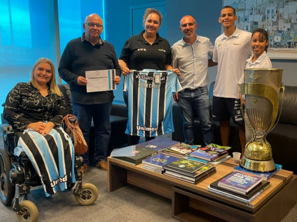 Grêmio recebe a visita do Movimento Paradesporto em agradecimento ao projeto Sinta o Manto
