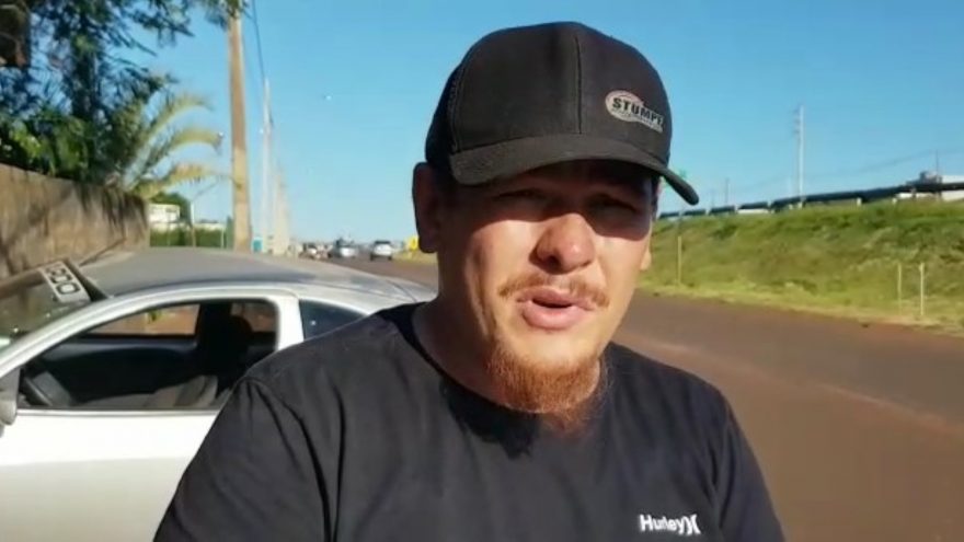 “O rapaz, o condutor do carro preto atravessou de uma vez na minha frente, tentei segurar e colidi atrás”