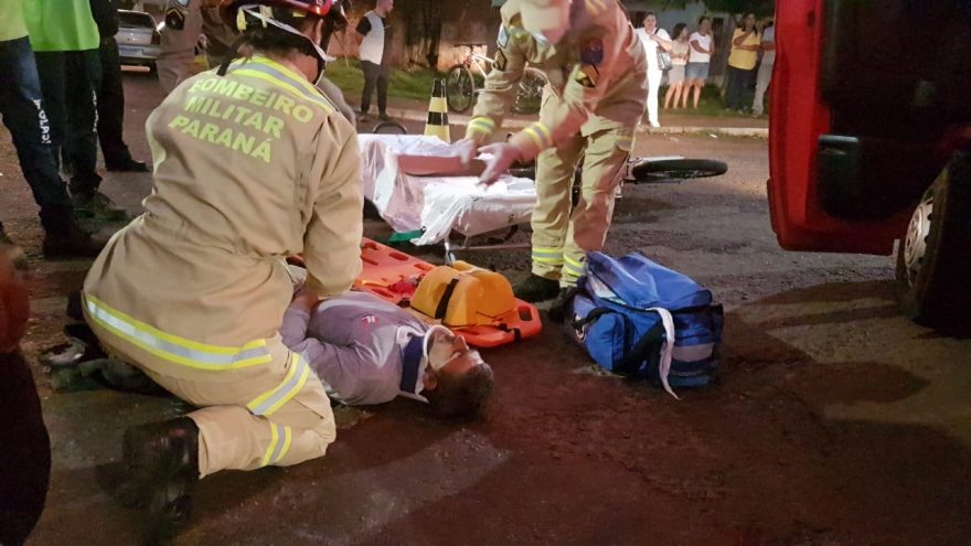 Casal sofre múltiplas fraturas após colisão entre Corsa e moto no Santo Onofre