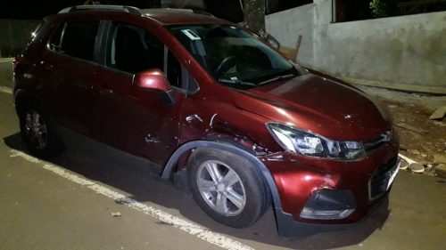 Colisão entre Fiesta e Tracker deixa veículos bastante danificados