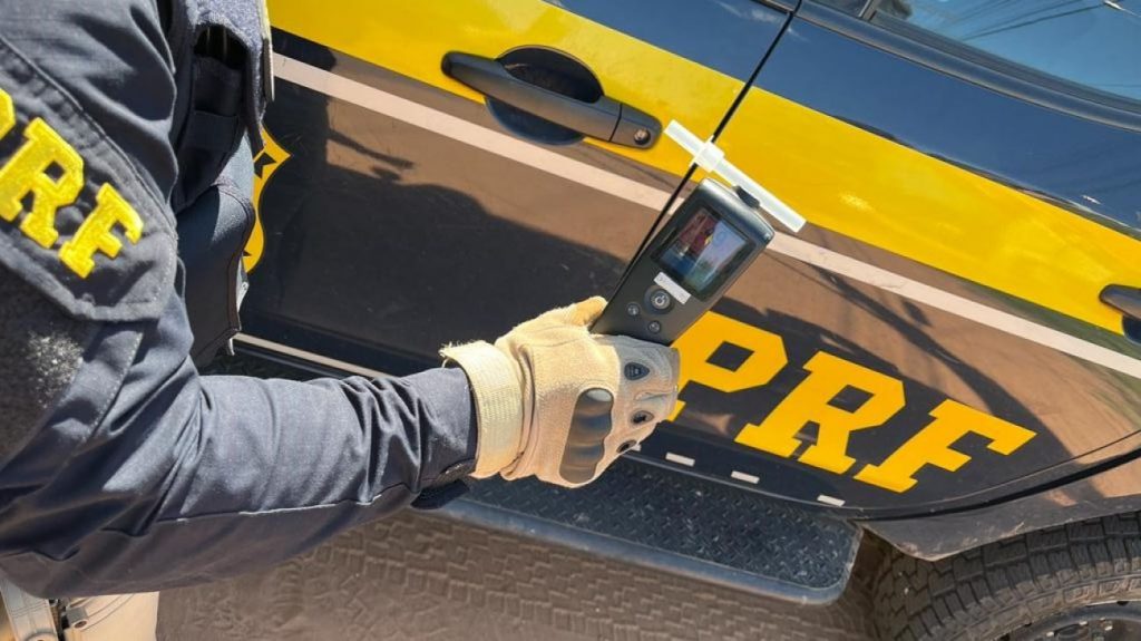Com CNH vencida, motorista embriagado é preso pela PRF na BR 135, sul do Piauí