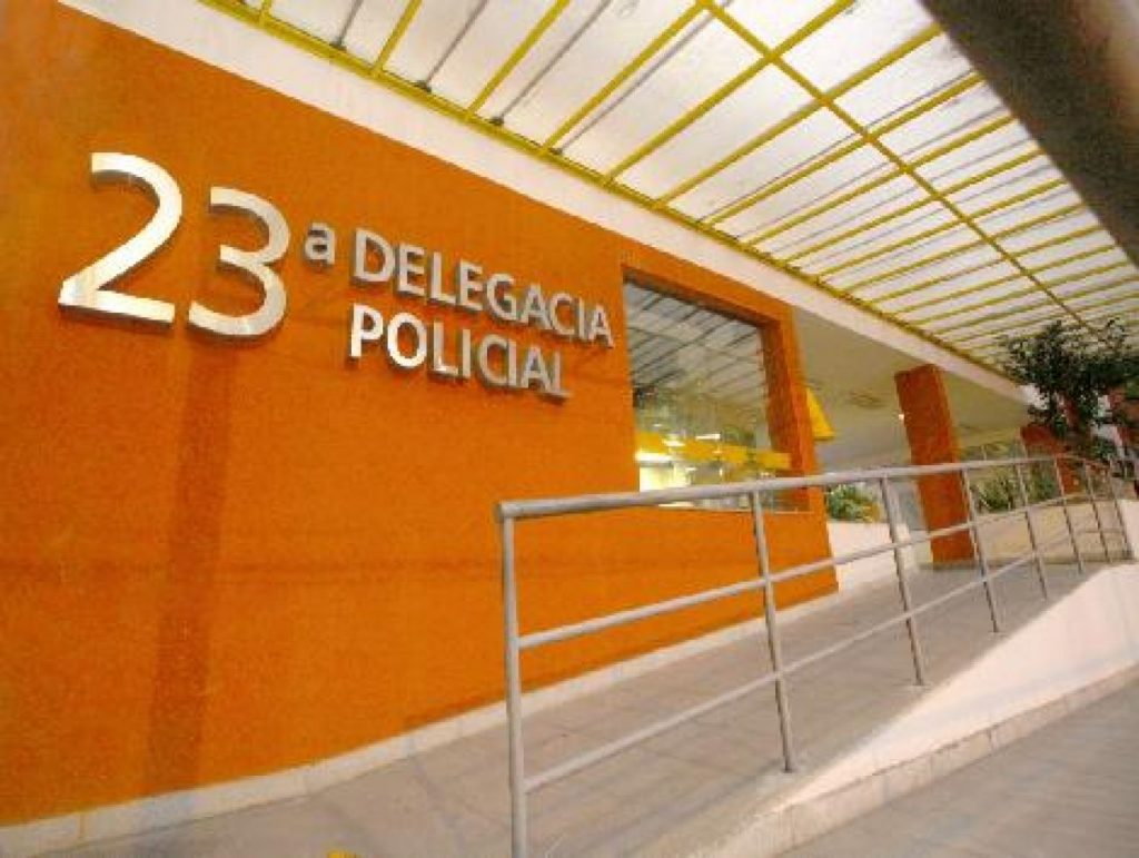 Mulher é presa por tráfico de drogas na Pavuna