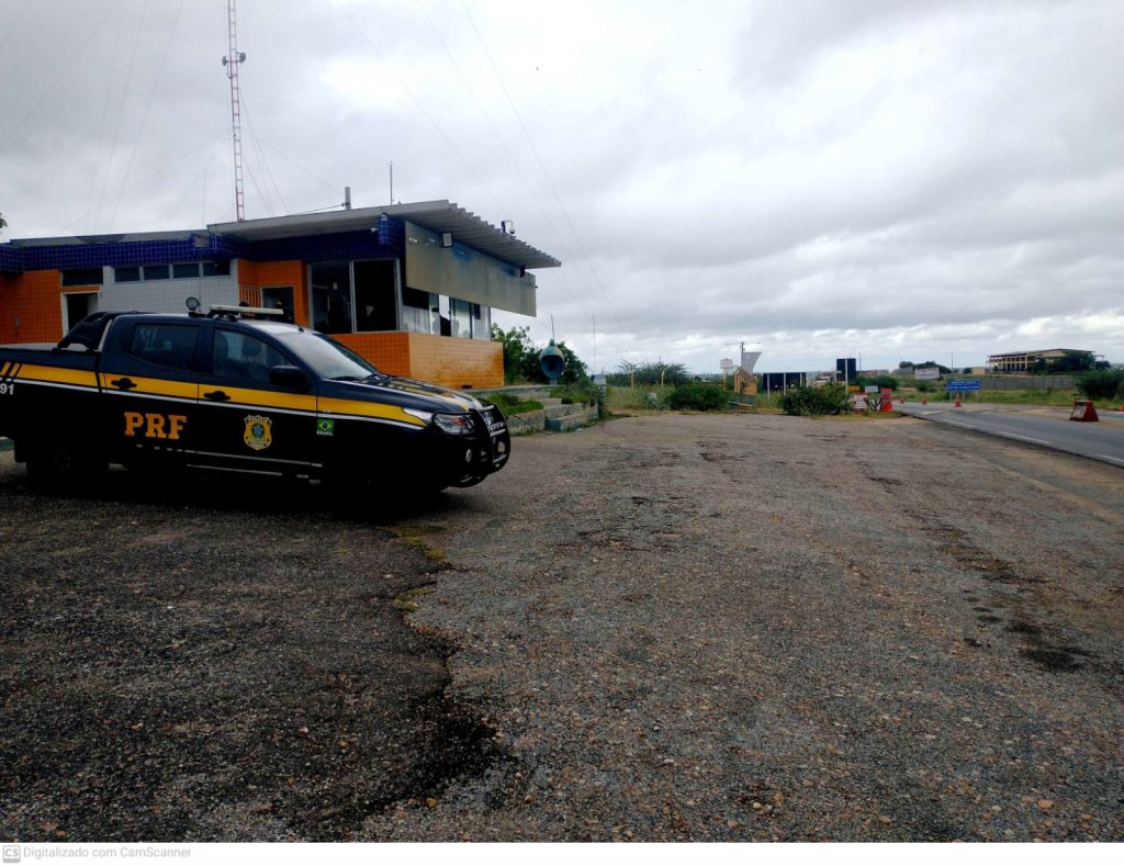 Carga de 800 kg de pescado sem nota fiscal é retida pela PRF em Santa Maria da Boa Vista