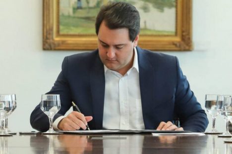 Governador autoriza curso de Direito na Unicentro, demanda antiga da região de Guarapuava Imagem referente a Governador autoriza curso de Direito na Unicentro, demanda antiga da região de Guarapuava