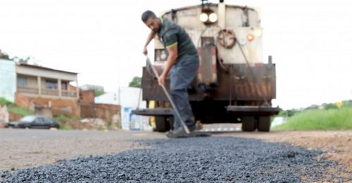 Imagem referente a Serviço de tapa-buracos é executado nas regiões leste e sul nesta terça (26)