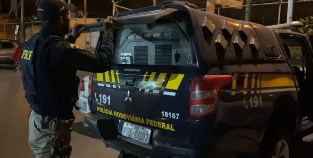 PRF e PC/GO prendem homicida na BR 040, em Cristalina/GO.