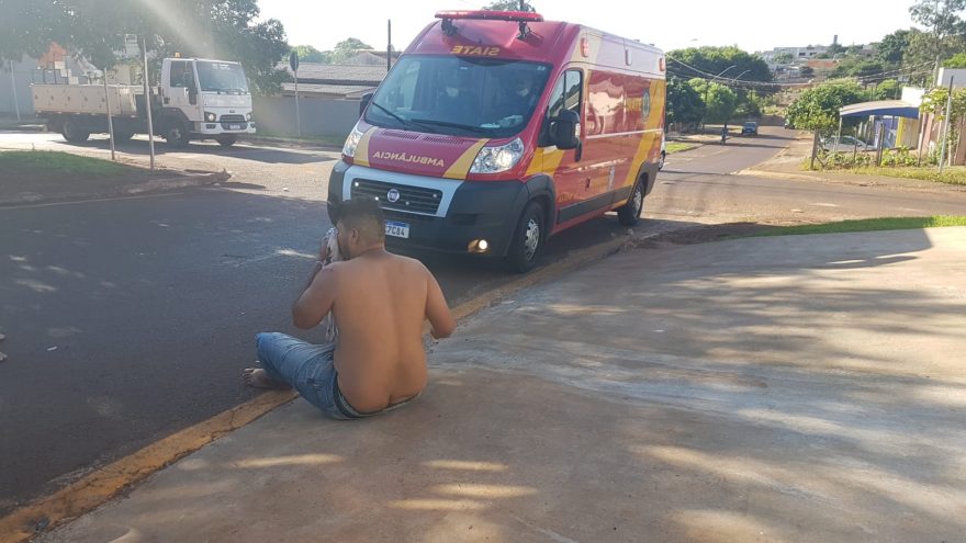 Motociclista fica ferido após colisão com utilitário no Bairro Santa Cruz