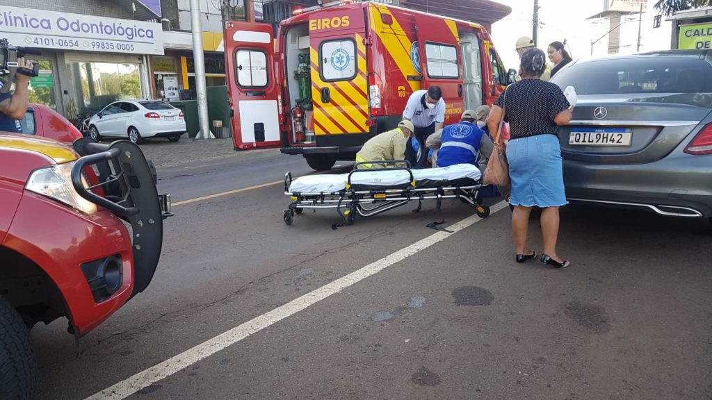 Homem é atropelado na Av. Brasil e sofre fratura no quadril